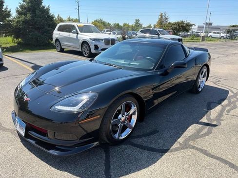 Used 2006 Chevrolet Corvette Coupe w/ Preferred Equipment Group RWD image 2