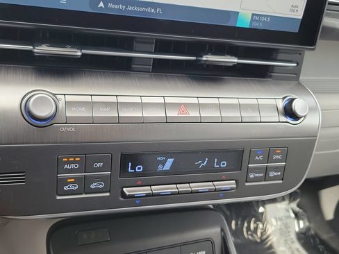 Used 2024 Hyundai Kona Limited AWD/4WD image 40