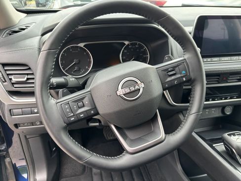 Used 2025 Nissan Rogue SV FWD image 30