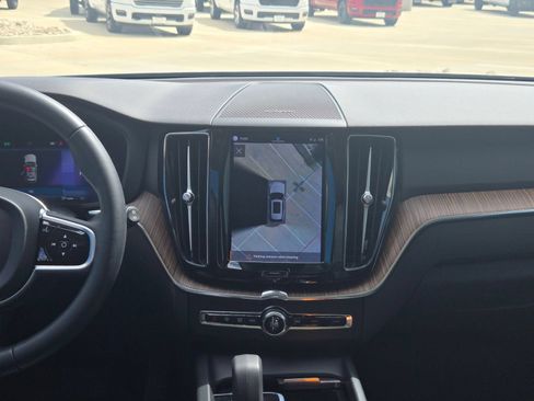 Used 2023 Volvo XC60 B5 Plus w/ Climate Package FWD image 16