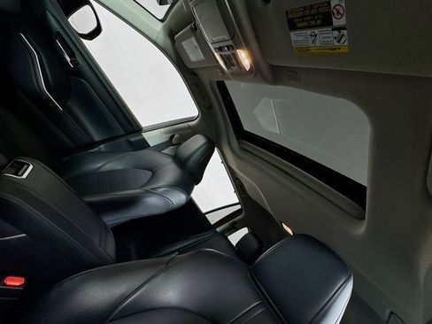 Certified 2025 Toyota Highlander XLE image 16