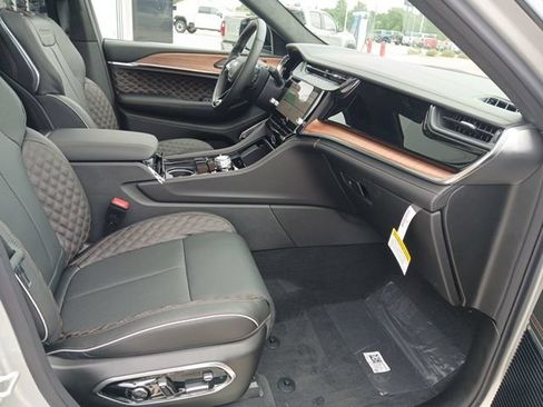 New 2026 Jeep Grand Cherokee L Summit w/ Advanced Protech Group IV AWD/4WD image 34
