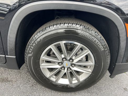 Used 2023 Chevrolet Traverse LT image 13