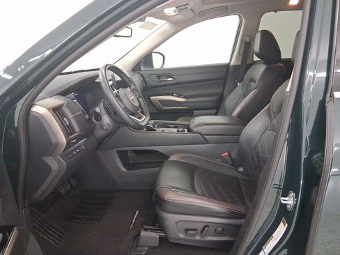 Used 2023 Nissan Pathfinder Platinum image 5