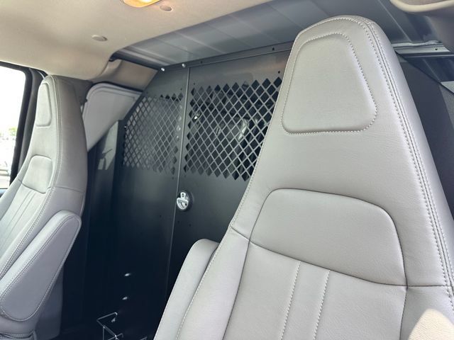 New 2025 GMC Savana 2500 w/ Communications Package RWD image 21