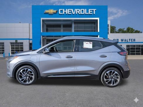 Used 2023 Chevrolet Bolt EUV Premier w/ Sun & Sound Package image 2