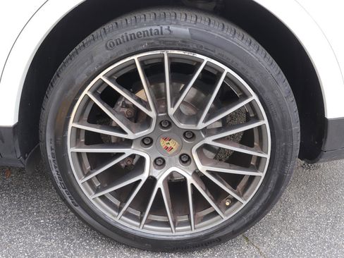 Used 2021 Porsche Cayenne image 37