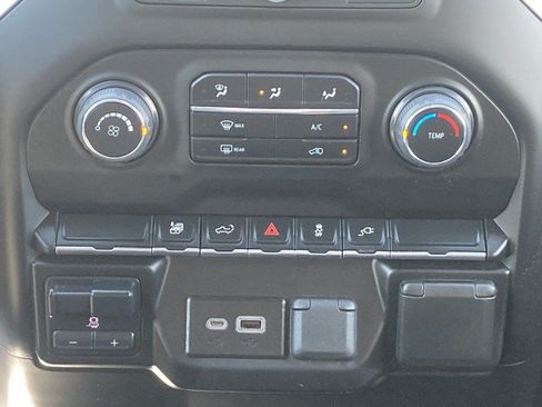 Used 2022 Chevrolet Silverado 2500 Custom w/ Custom Value Package AWD/4WD image 19