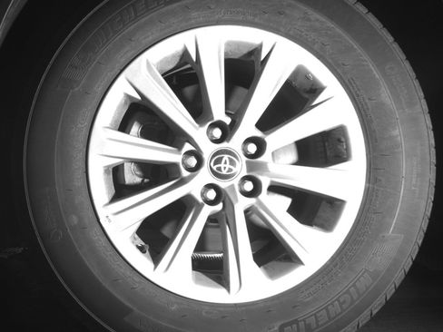 Used 2025 Toyota Grand Highlander FWD image 12