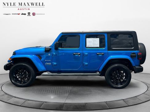 Used 2023 Jeep Wrangler Unlimited Sahara AWD/4WD image 13