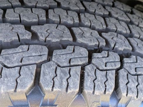 Used 2018 Jeep Wrangler Unlimited Sahara w/ Cold Weather Group image 11