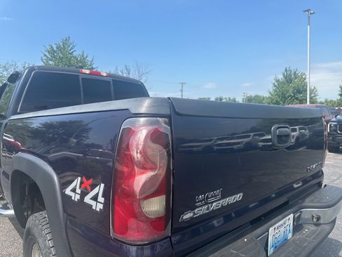 Used 2005 Chevrolet Silverado 2500 LS AWD/4WD image 20