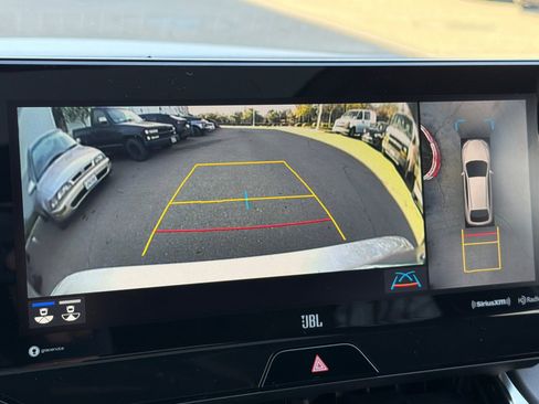 Used 2021 Toyota Venza Limited image 27