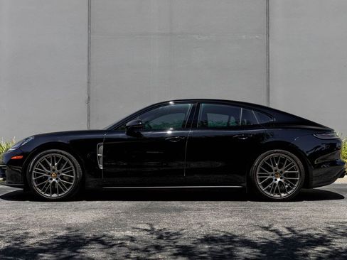 Used 2023 Porsche Panamera Platinum Edition RWD image 2