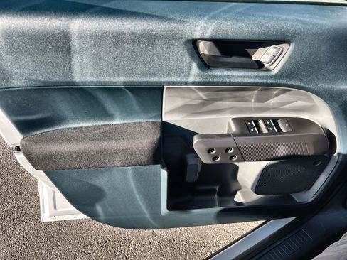 Certified 2025 Ford Maverick XL w/ Equipment Group 102A image 15