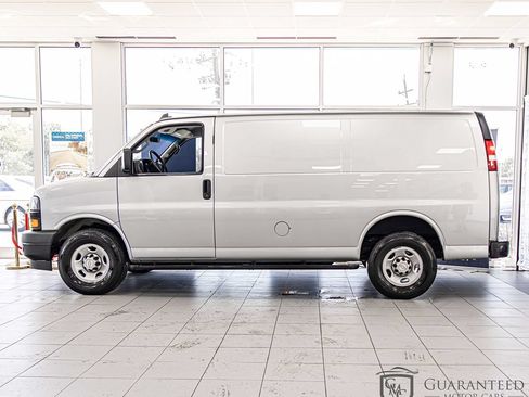 Used 2022 Chevrolet Express 2500 w/ Driver Convenience Package RWD image 6