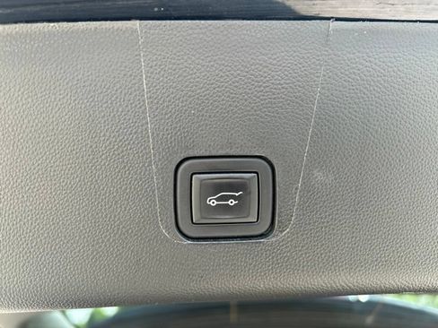 Used 2023 Chevrolet Traverse RS AWD/4WD image 7