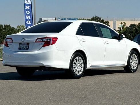 Used 2012 Toyota Camry LE FWD image 4