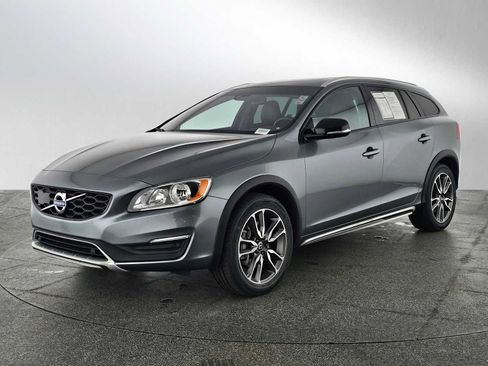Used 2018 Volvo V60 T5 Cross Country w/ Convenience Package image 7