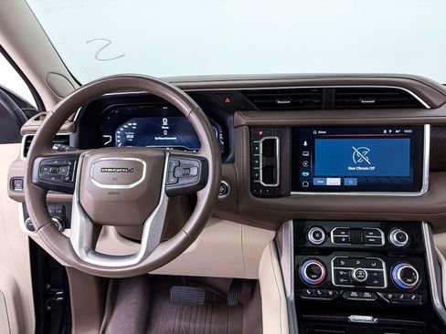 Used 2023 GMC Yukon XL Denali AWD/4WD image 6