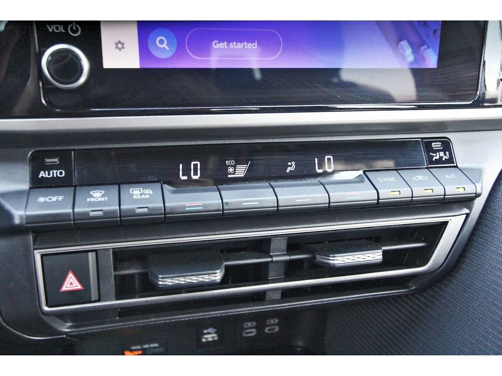 Used 2025 Toyota Camry SE FWD image 25