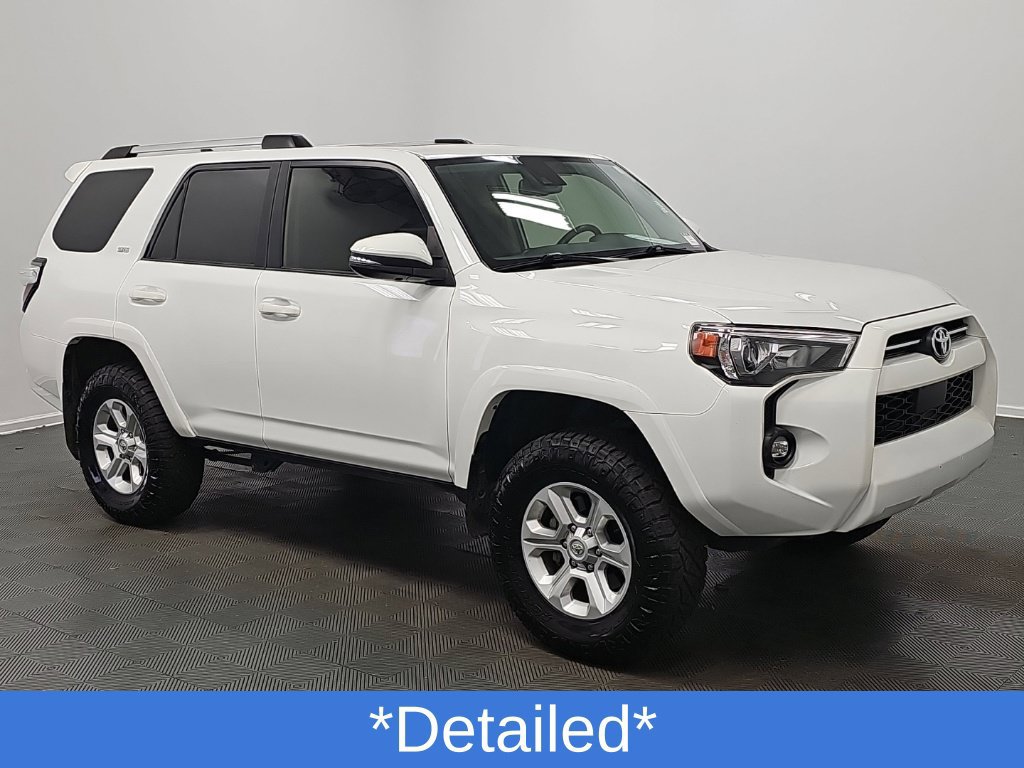 Used 2024 Toyota 4Runner SR5 Premium w/ Moonroof Package RWD image 2