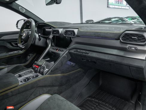 Used 2023 Lamborghini Urus Performante AWD/4WD image 13