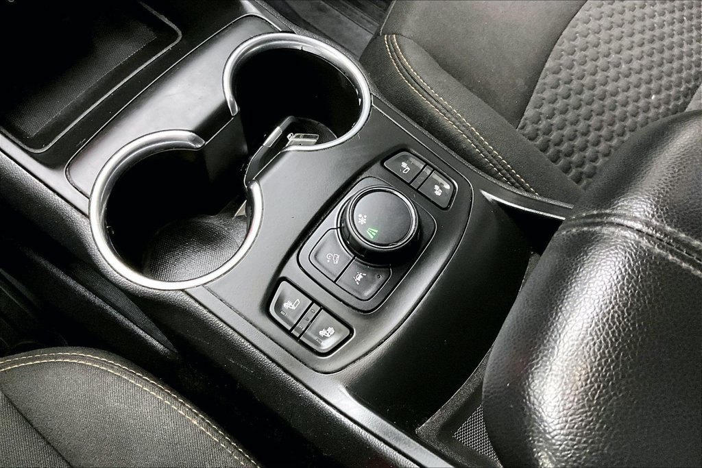 Used 2020 GMC Terrain SLE w/ Driver Convenience Package FWD image 15