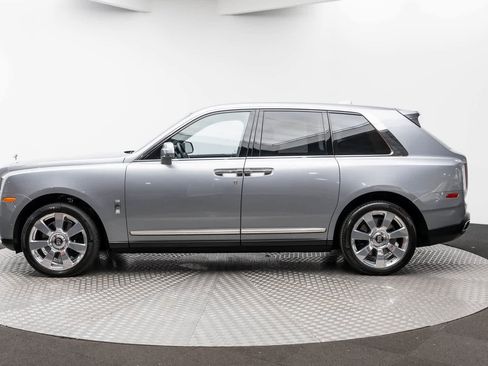 Used 2022 Rolls-Royce Cullinan image 3