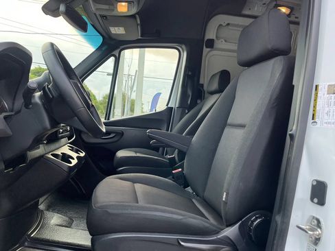Used 2025 Mercedes-Benz Sprinter 2500 image 4