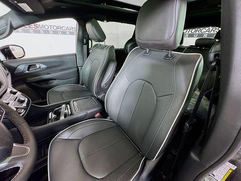 New 2026 Chrysler Pacifica Limited FWD image 22