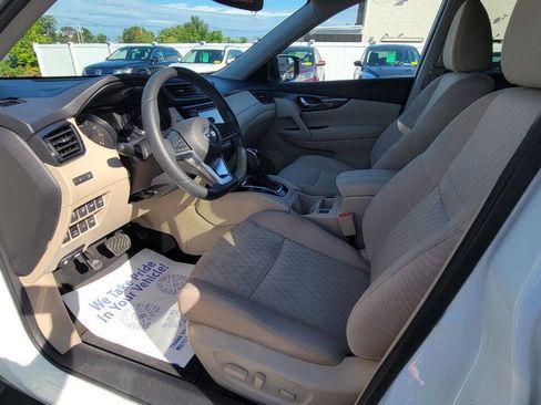 Used 2017 Nissan Rogue SV w/ SV Premium Package AWD/4WD image 11
