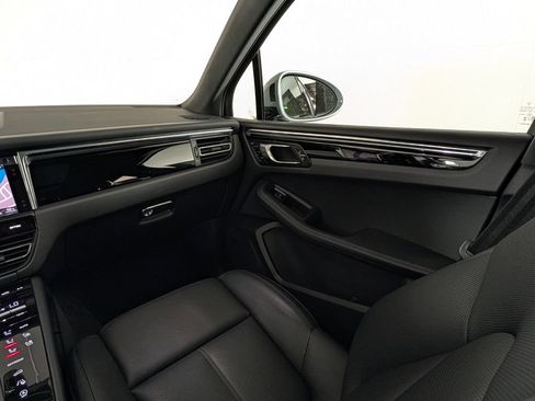 Certified 2026 Porsche Macan AWD/4WD image 23