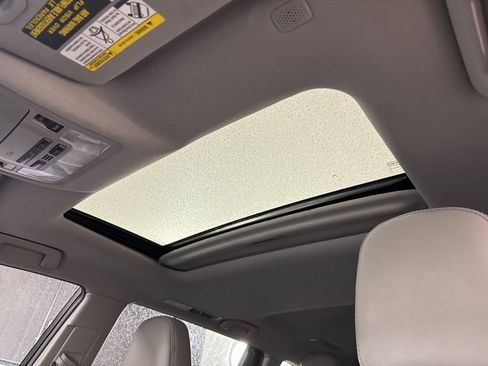 Used 2019 Toyota Highlander XLE image 25