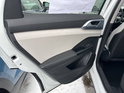 New 2026 Volkswagen Taos SE AWD/4WD image 21