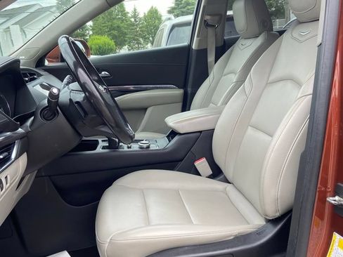 Used 2019 Cadillac XT4 Luxury w/ Cold Weather Package AWD/4WD image 11