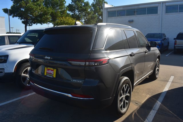 Used 2024 Jeep Grand Cherokee Limited RWD image 4