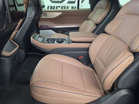 Used 2025 Lincoln Navigator L Black Label AWD/4WD image 7