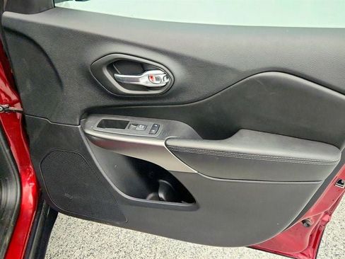 Used 2020 Jeep Cherokee Limited image 24