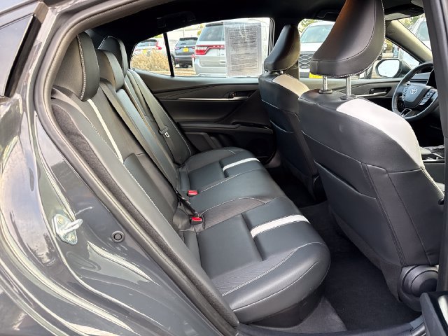 Used 2025 Toyota Camry SE FWD image 10