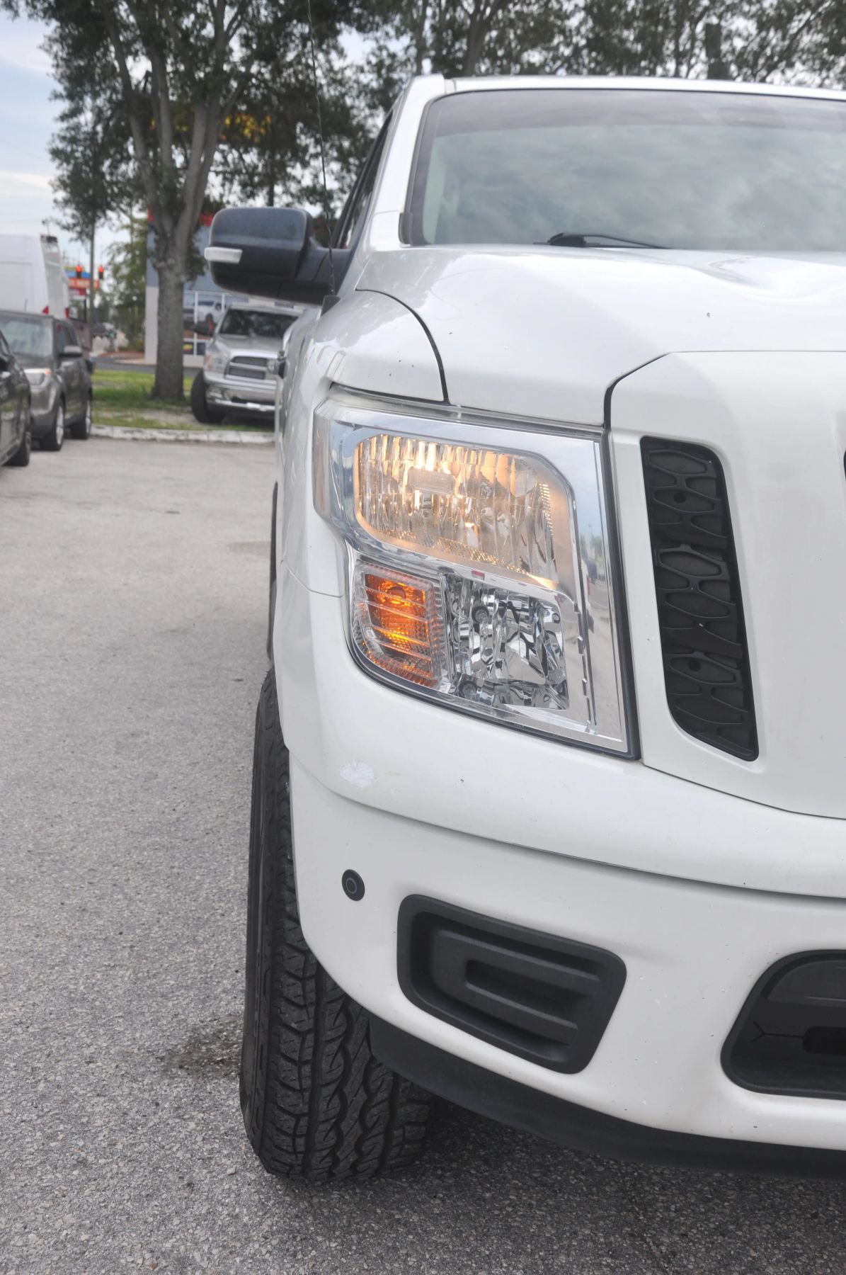 Used 2018 Nissan Titan SV w/ SV Convenience Package RWD image 31