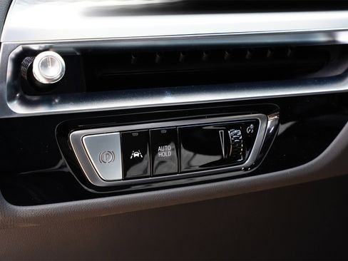 New 2025 Cadillac Lyriq Luxury image 18