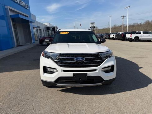 Used 2022 Ford Explorer XLT w/ Equipment Group 202A image 9