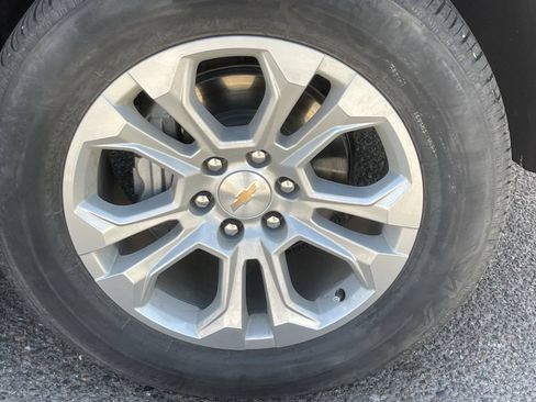 Used 2025 Chevrolet Silverado 1500 LTZ AWD/4WD image 5