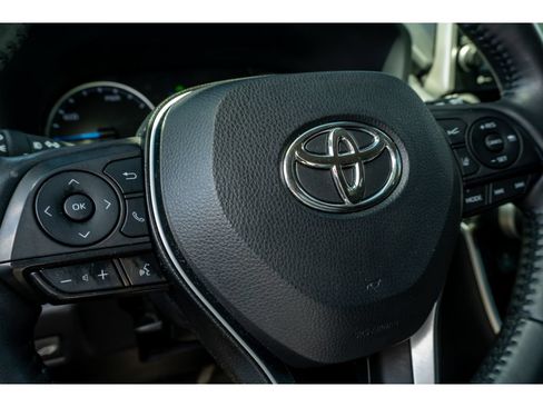 Used 2022 Toyota RAV4 XLE Premium AWD/4WD image 30