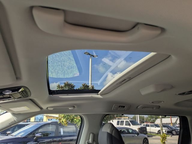 New 2027 Kia Carnival SX w/ Dark Edition Package FWD image 20
