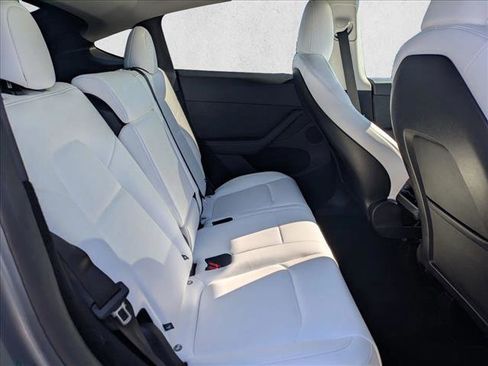 Used 2024 Tesla Model Y Long Range AWD/4WD image 20