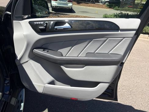 Used 2015 Mercedes-Benz GL 450 4MATIC image 23