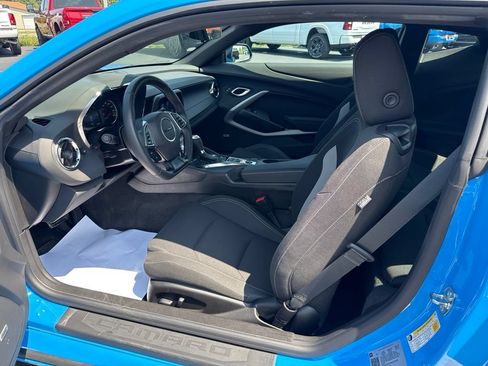Used 2022 Chevrolet Camaro LT w/ Technology Package RWD image 11