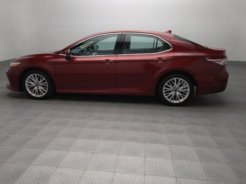 Used 2020 Toyota Camry XLE FWD image 3